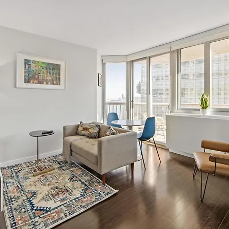 Picturesque 1Br Apartment In Nyc Balcony